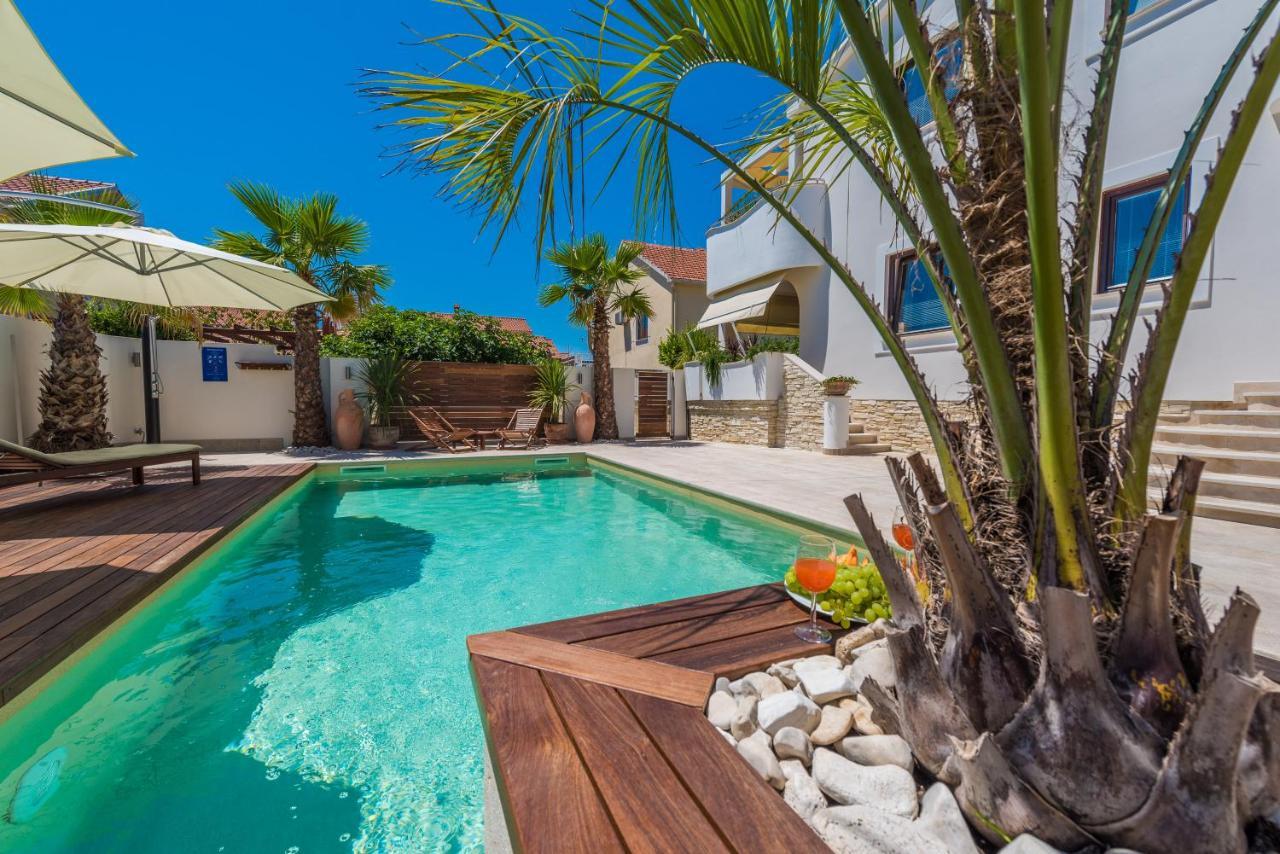 Apartments "Villa Antisin" With Heated Pool 자다르 외부 사진