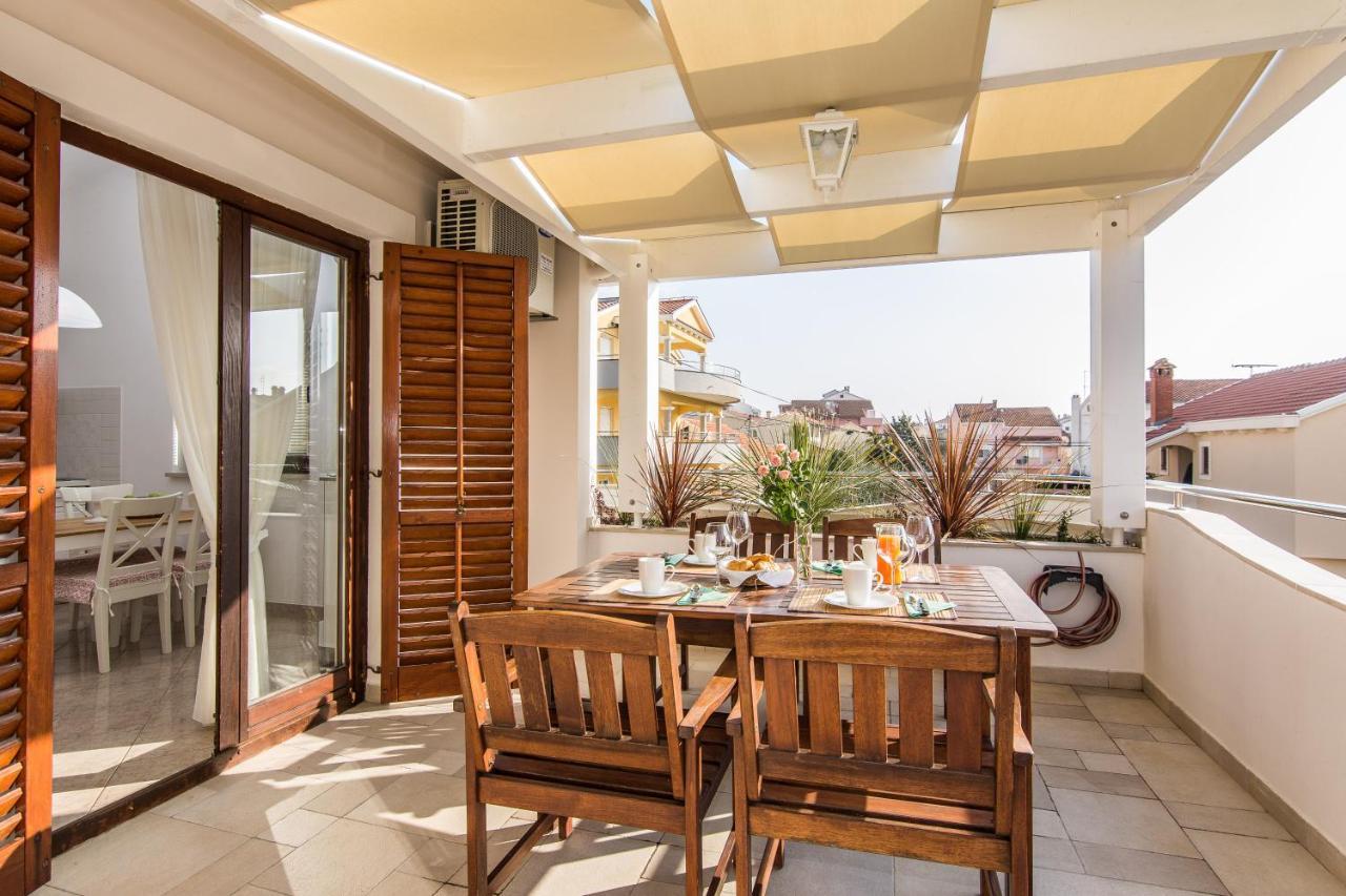 Apartments "Villa Antisin" With Heated Pool 자다르 외부 사진