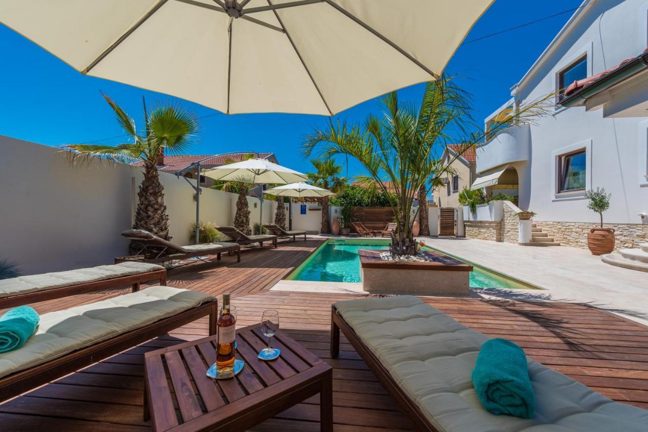 Apartments "Villa Antisin" With Heated Pool 자다르 외부 사진
