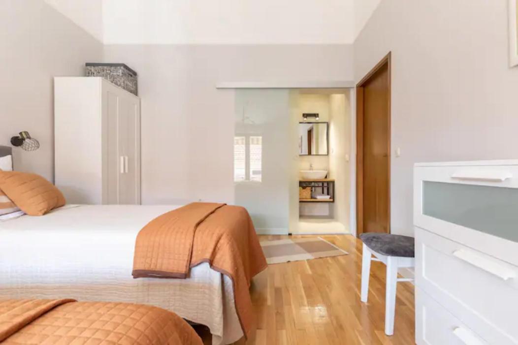 Apartments "Villa Antisin" With Heated Pool 자다르 외부 사진