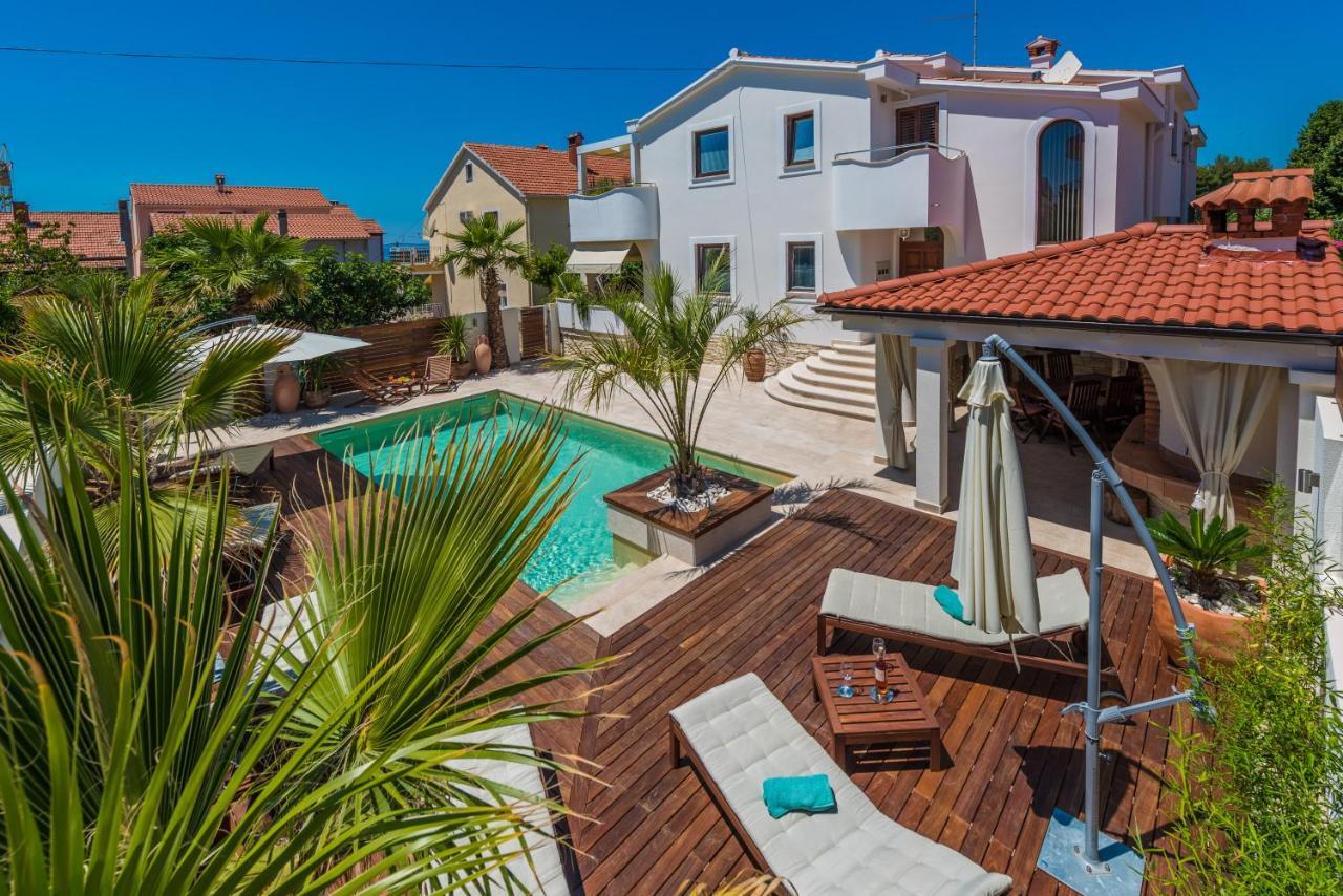 Apartments "Villa Antisin" With Heated Pool 자다르 외부 사진