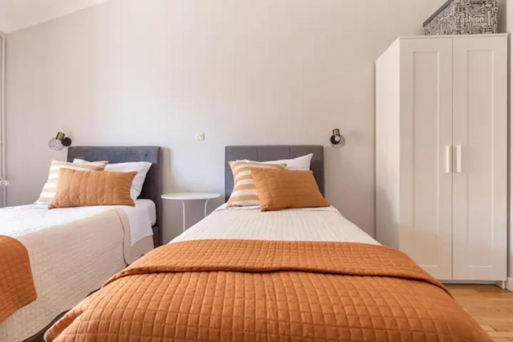 Apartments "Villa Antisin" With Heated Pool 자다르 외부 사진