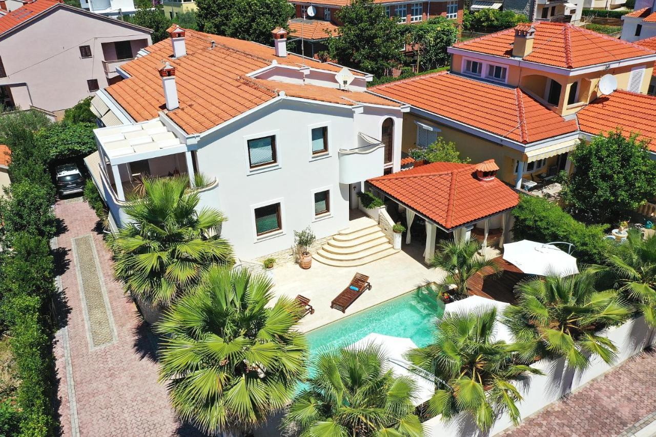 Apartments "Villa Antisin" With Heated Pool 자다르 외부 사진