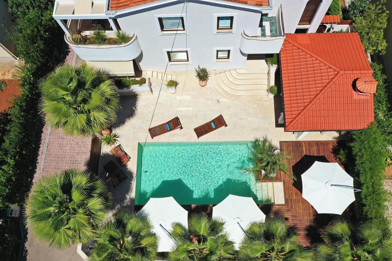 Apartments "Villa Antisin" With Heated Pool 자다르 외부 사진