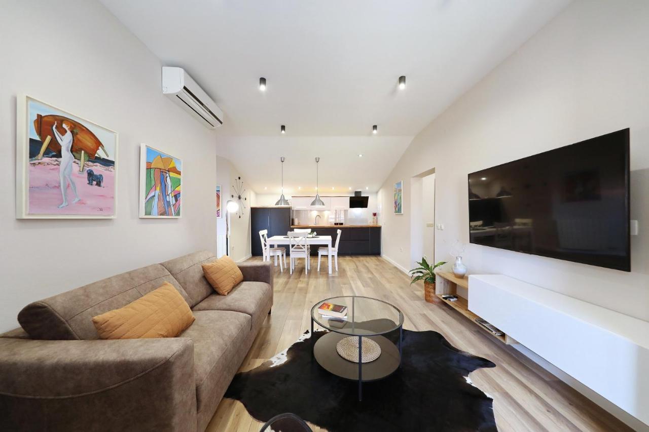 Apartments "Villa Antisin" With Heated Pool 자다르 외부 사진