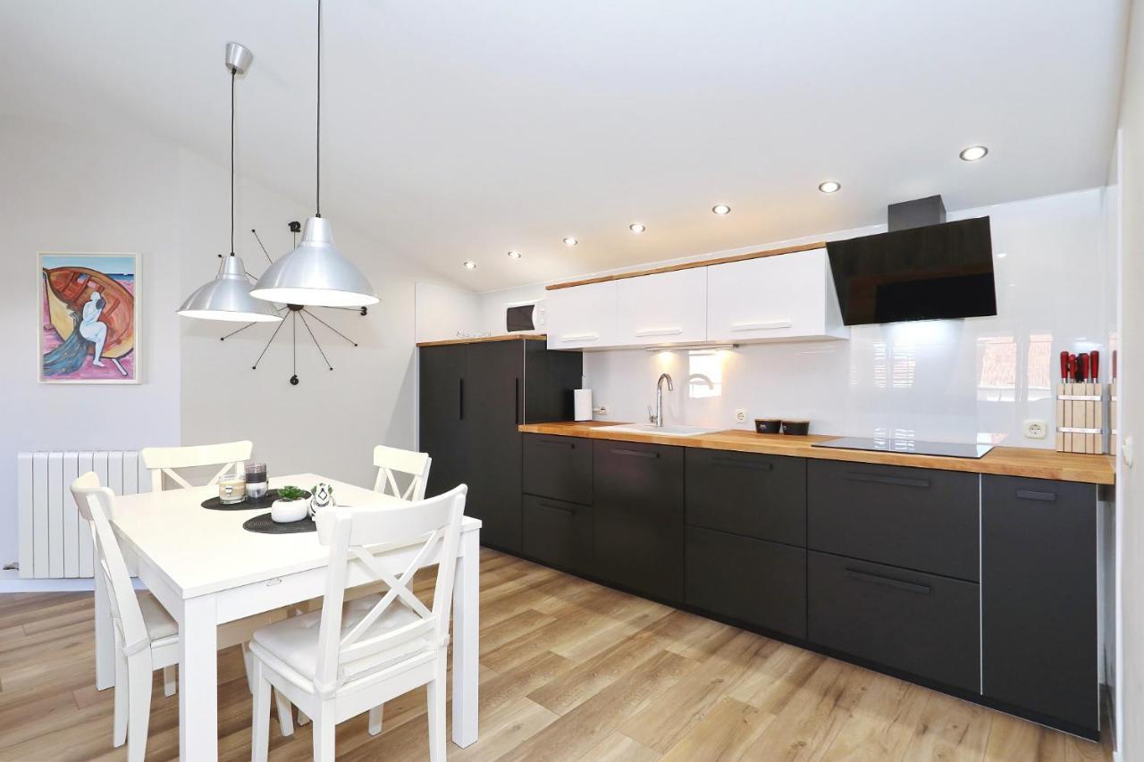 Apartments "Villa Antisin" With Heated Pool 자다르 외부 사진