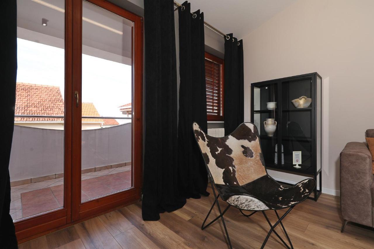 Apartments "Villa Antisin" With Heated Pool 자다르 외부 사진