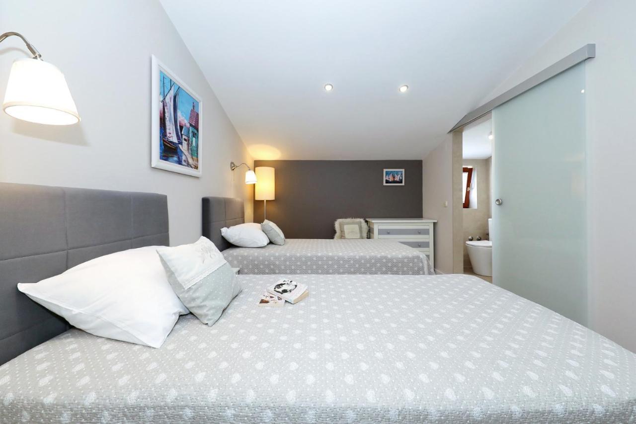Apartments "Villa Antisin" With Heated Pool 자다르 외부 사진