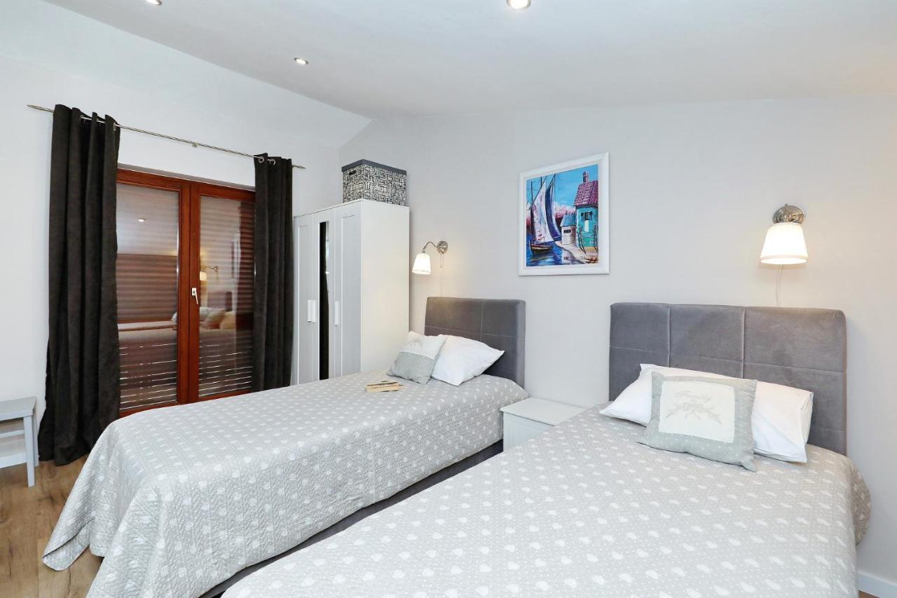 Apartments "Villa Antisin" With Heated Pool 자다르 외부 사진