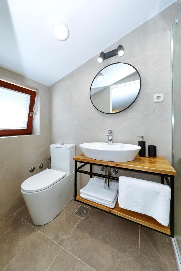 Apartments "Villa Antisin" With Heated Pool 자다르 외부 사진