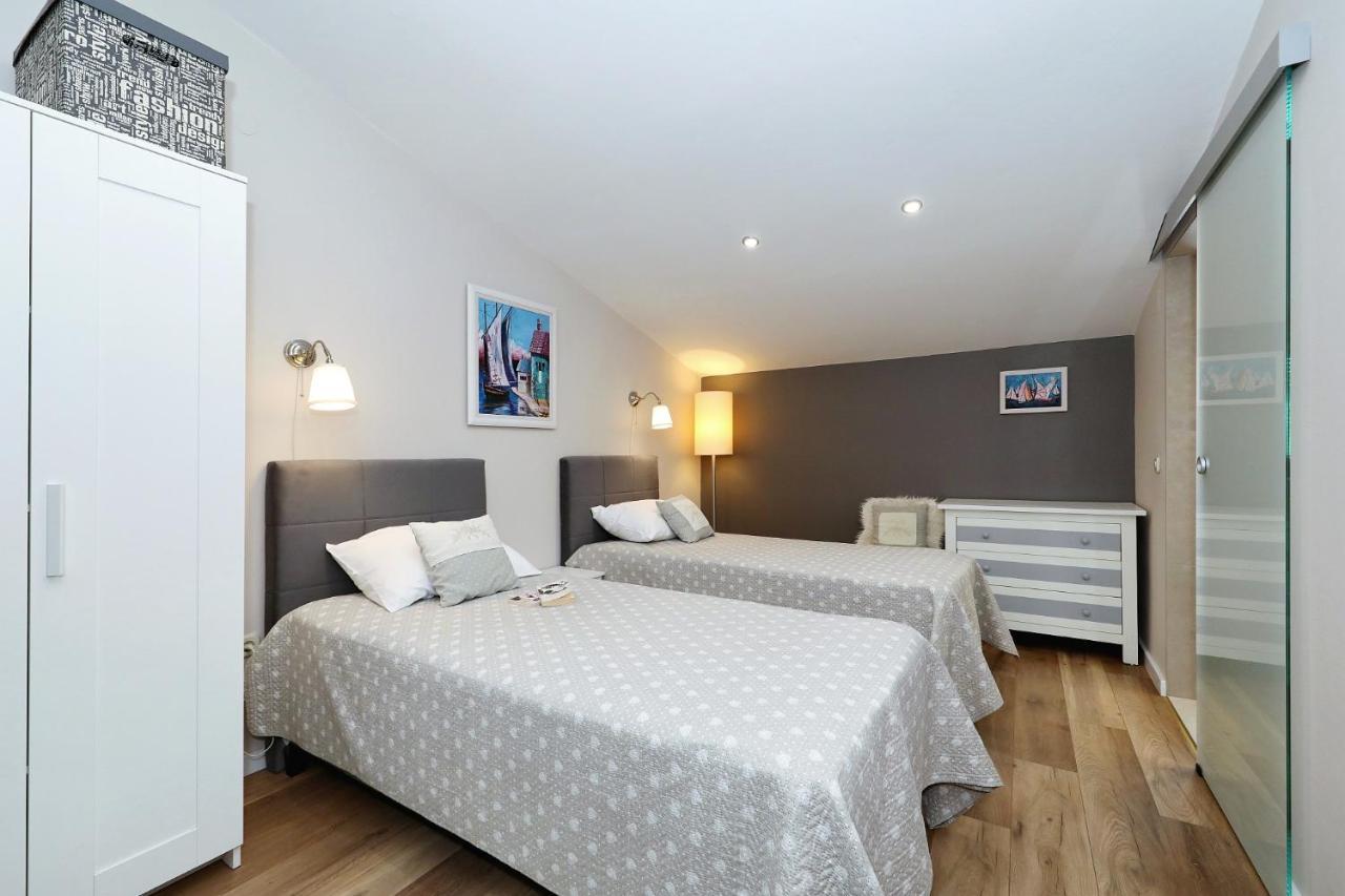 Apartments "Villa Antisin" With Heated Pool 자다르 외부 사진