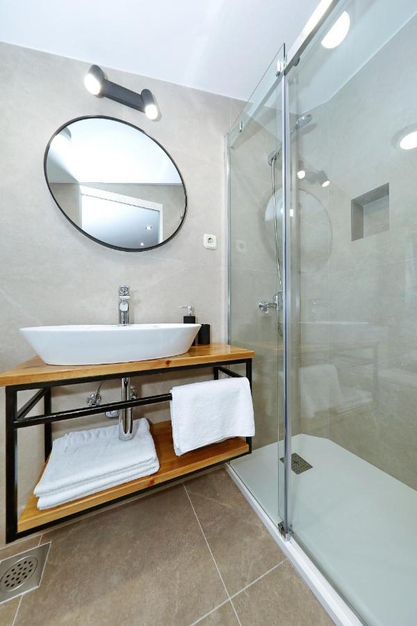 Apartments "Villa Antisin" With Heated Pool 자다르 외부 사진