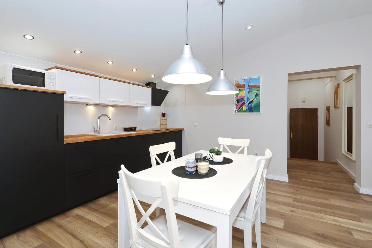 Apartments "Villa Antisin" With Heated Pool 자다르 외부 사진