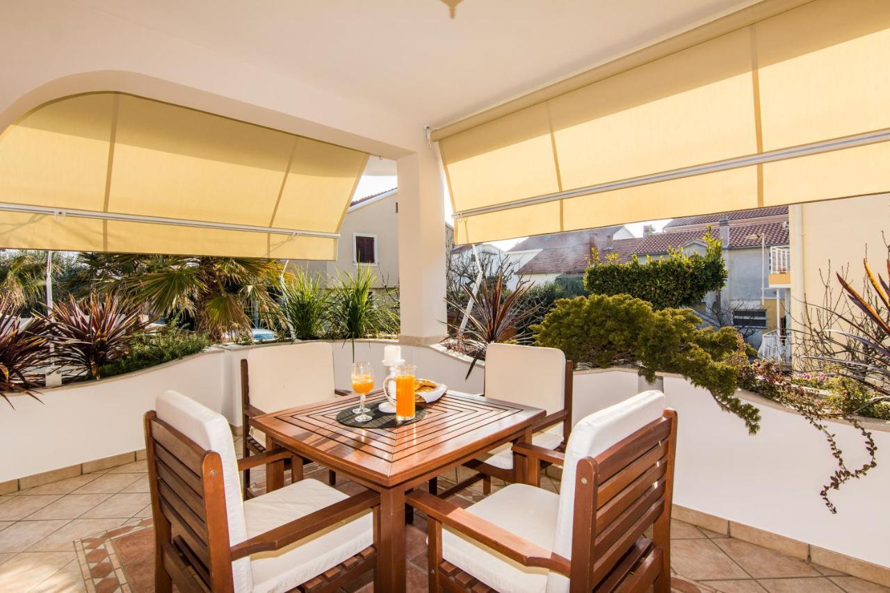 Apartments "Villa Antisin" With Heated Pool 자다르 외부 사진
